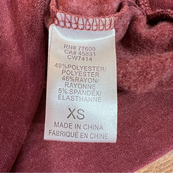 Chaser NWT Crewneck Gold Skull Print Long Sleeve Knit Sweater top Size XS - Picture 6 of 12